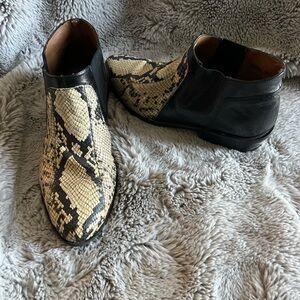 Stacy Adams Black and Tan Snake Print Loafers
